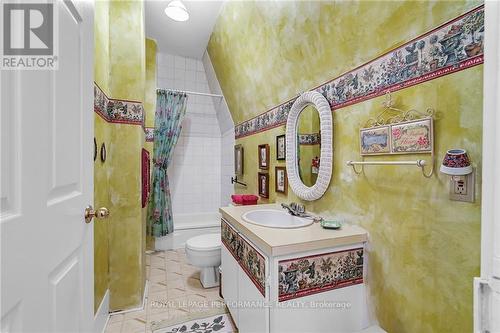 11 Oak Street, South Glengarry, ON - Indoor Photo Showing Bathroom