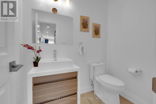 7 Hawtin Lane, Aurora, ON - Indoor Photo Showing Bathroom