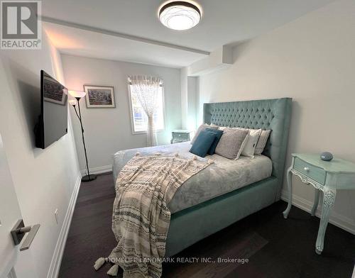 7 Hawtin Lane, Aurora, ON - Indoor Photo Showing Bedroom