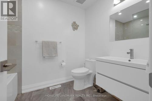 7 Hawtin Lane, Aurora, ON - Indoor Photo Showing Bathroom