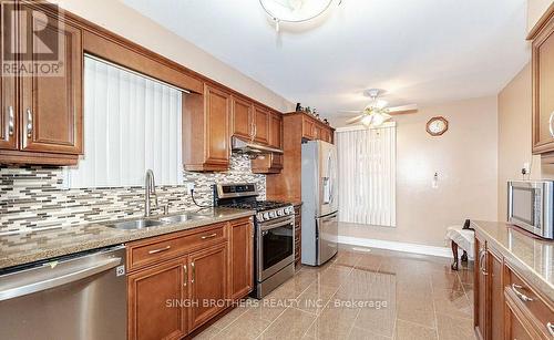 17 Slater Circle, Brampton, ON - Indoor Photo Showing Kitchen With Double Sink