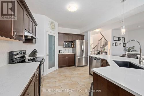 3245 Jinnies Way, London, ON - Indoor Photo Showing Kitchen