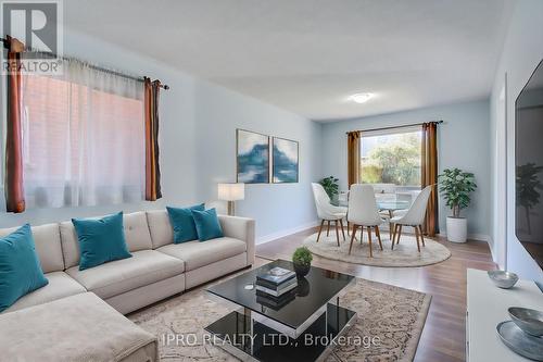 5874 Chorley Place, Mississauga, ON - Indoor Photo Showing Living Room