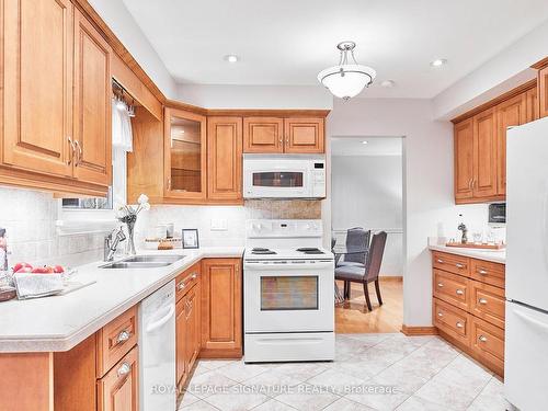 20 Eaglewing Crt, Toronto, ON - Indoor Photo Showing Kitchen With Double Sink