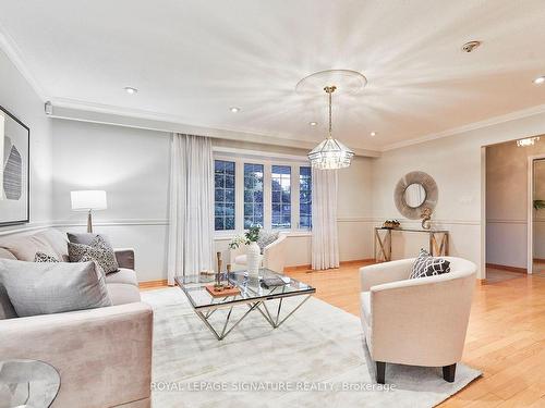 20 Eaglewing Crt, Toronto, ON - Indoor Photo Showing Living Room