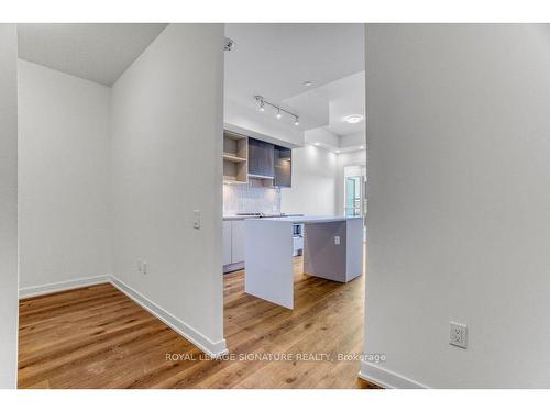 211-395 Dundas St W, Oakville, ON - Indoor Photo Showing Kitchen