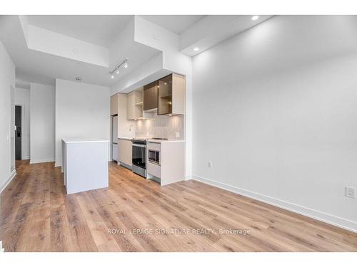 211-395 Dundas St W, Oakville, ON - Indoor Photo Showing Kitchen