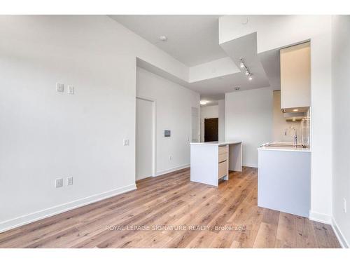 211-395 Dundas St W, Oakville, ON - Indoor Photo Showing Kitchen