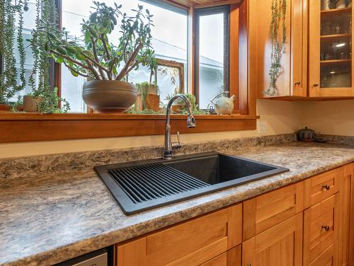 205 Fifth Street, Revelstoke, BC - Indoor Photo Showing Kitchen