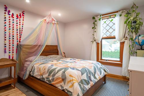 205 Fifth Street, Revelstoke, BC - Indoor Photo Showing Bedroom