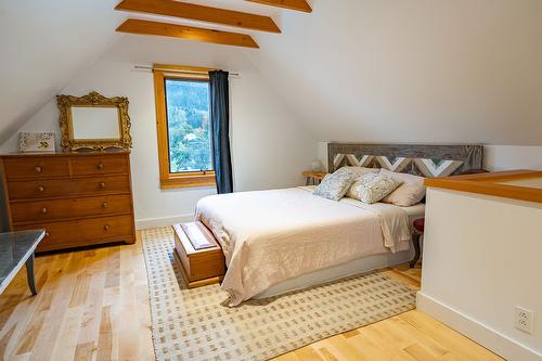 205 Fifth Street, Revelstoke, BC - Indoor Photo Showing Bedroom