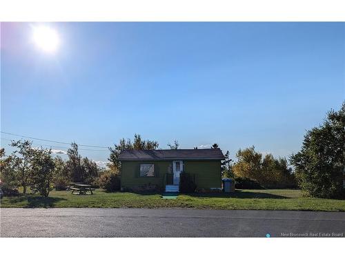 18 De La Plage St, Caraquet, NB 