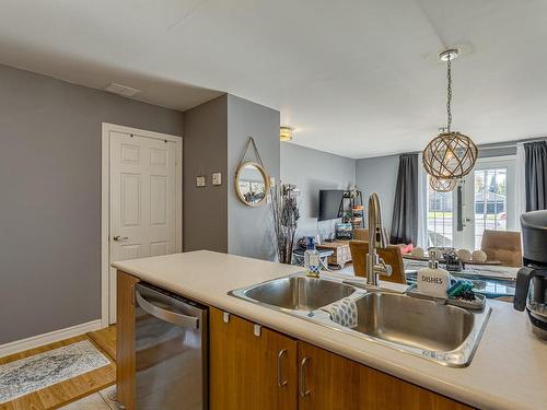 Kitchen - 3050 Rue Principale, Saint-Zotique, QC - Indoor Photo Showing Kitchen With Double Sink