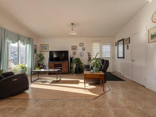 Salon - 4600 Rue Mélanie, Drummondville, QC - Indoor Photo Showing Living Room