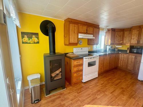 Kitchen - 20 Rue Du Coteau, Aguanish, QC - Indoor Photo Showing Kitchen