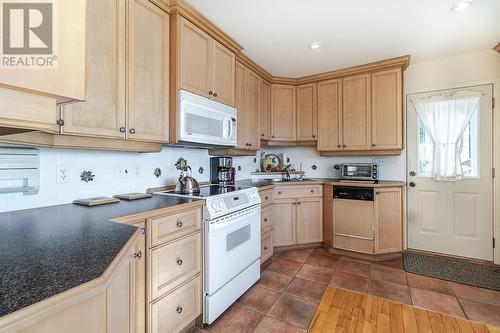 8 Walker Ln, Huron Shores, ON - Indoor Photo Showing Kitchen