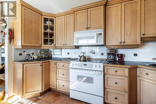 8 Walker Ln, Huron Shores, ON - Indoor Photo Showing Kitchen