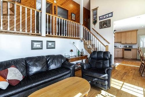 8 Walker Ln, Huron Shores, ON - Indoor Photo Showing Living Room