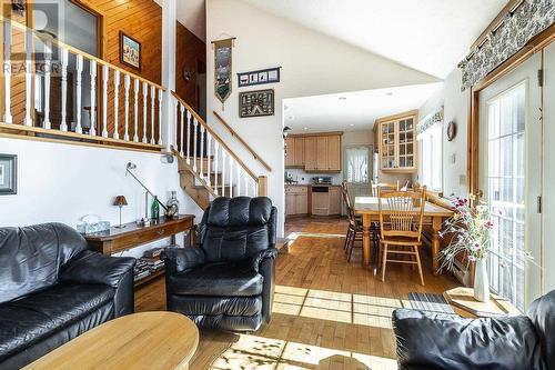 8 Walker Ln, Huron Shores, ON - Indoor Photo Showing Living Room