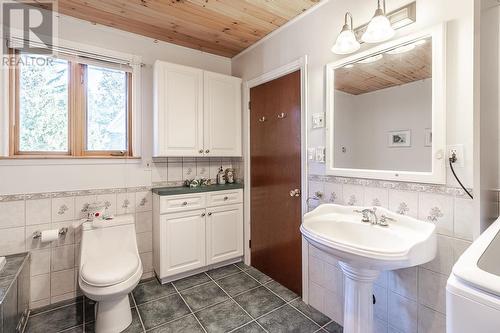 8 Walker Ln, Huron Shores, ON - Indoor Photo Showing Bathroom