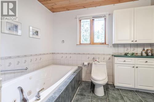 8 Walker Ln, Huron Shores, ON - Indoor Photo Showing Bathroom