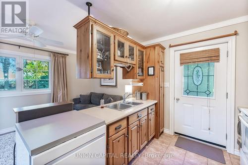 19765 Leslie Street, East Gwillimbury, ON - Indoor Photo Showing Kitchen With Double Sink