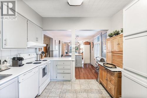 19765 Leslie Street, East Gwillimbury, ON - Indoor Photo Showing Kitchen