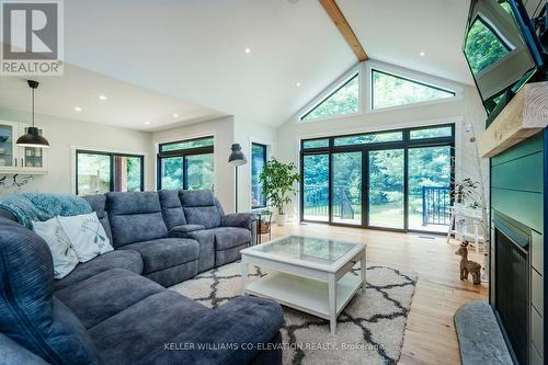 348 Fuller Avenue, Midland, ON - Indoor Photo Showing Living Room