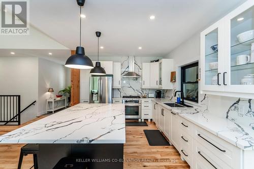 348 Fuller Avenue, Midland, ON - Indoor Photo Showing Kitchen With Upgraded Kitchen