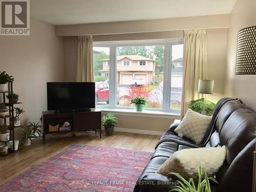 603 Bradley Drive, Whitby (Pringle Creek), ON - Indoor Photo Showing Living Room