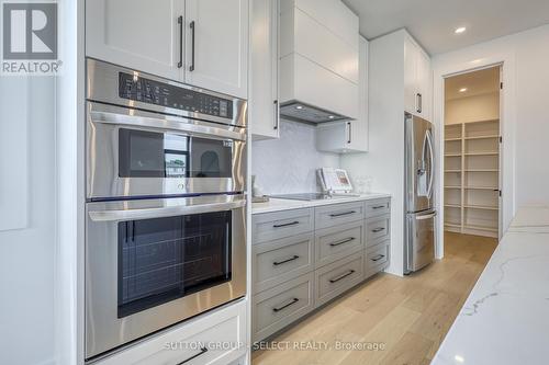 136 Winlow Way, Middlesex Centre (Kilworth), ON - Indoor Photo Showing Kitchen With Upgraded Kitchen