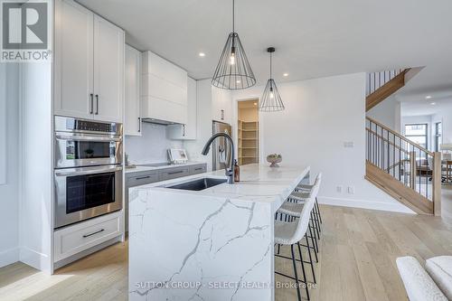 136 Winlow Way, Middlesex Centre (Kilworth), ON - Indoor Photo Showing Kitchen With Upgraded Kitchen