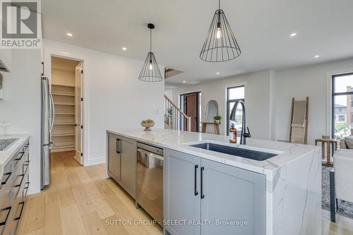 136 Winlow Way, Middlesex Centre (Kilworth), ON - Indoor Photo Showing Kitchen With Upgraded Kitchen