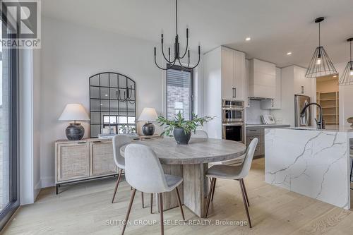 136 Winlow Way, Middlesex Centre (Kilworth), ON - Indoor Photo Showing Dining Room