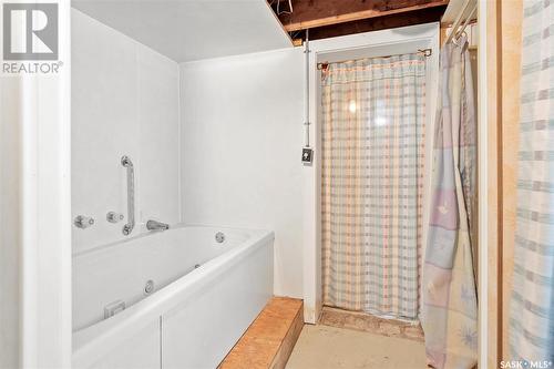 Rural Address- Middle Lake Acreage, Middle Lake, SK - Indoor Photo Showing Bathroom