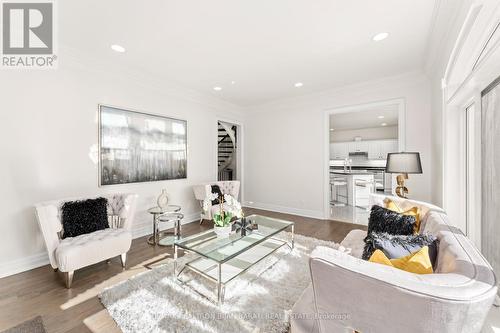 133 Alfred Avenue, Toronto, ON - Indoor Photo Showing Living Room