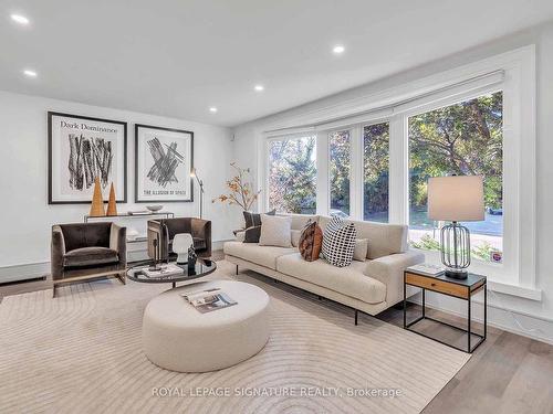 68 Dewlane Dr, Toronto, ON - Indoor Photo Showing Living Room