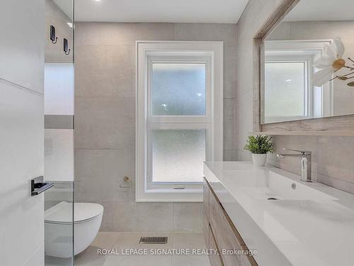 68 Dewlane Dr, Toronto, ON - Indoor Photo Showing Bathroom