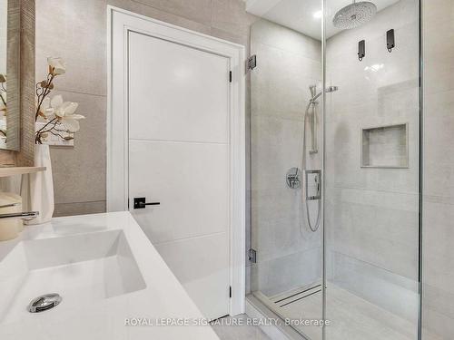 68 Dewlane Dr, Toronto, ON - Indoor Photo Showing Bathroom