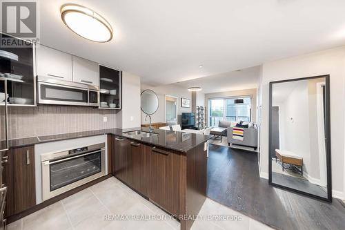 301 - 5168 Yonge Street, Toronto, ON - Indoor Photo Showing Kitchen