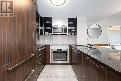 301 - 5168 Yonge Street, Toronto, ON - Indoor Photo Showing Kitchen