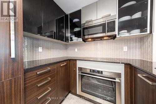 301 - 5168 Yonge Street, Toronto, ON - Indoor Photo Showing Kitchen