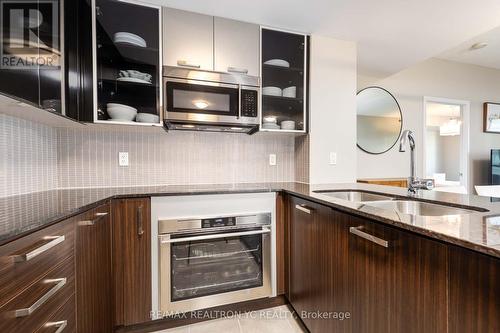 301 - 5168 Yonge Street, Toronto, ON - Indoor Photo Showing Kitchen With Double Sink With Upgraded Kitchen