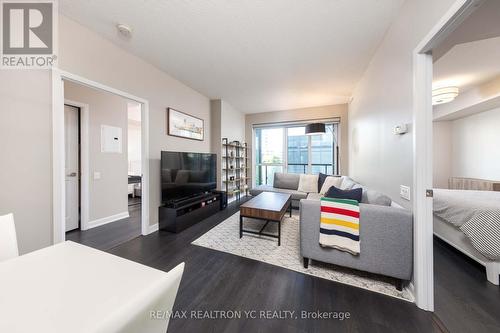 301 - 5168 Yonge Street, Toronto, ON - Indoor Photo Showing Living Room