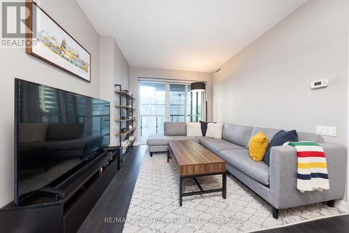 301 - 5168 Yonge Street, Toronto, ON - Indoor Photo Showing Living Room