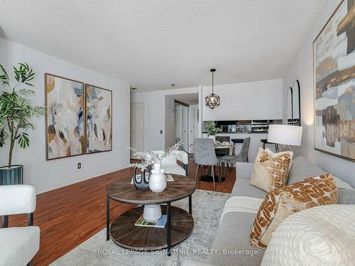 1002-7 Bishop Ave, Toronto, ON - Indoor Photo Showing Living Room