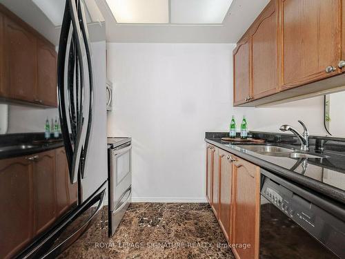 1002-7 Bishop Ave, Toronto, ON - Indoor Photo Showing Kitchen With Double Sink