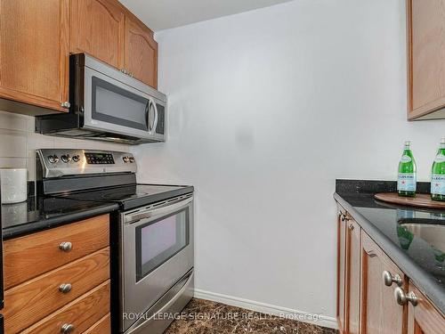 1002-7 Bishop Ave, Toronto, ON - Indoor Photo Showing Kitchen