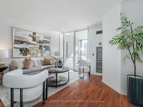 1002-7 Bishop Ave, Toronto, ON - Indoor Photo Showing Living Room