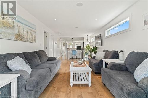 796 Arlington Street, Port Elgin, ON - Indoor Photo Showing Living Room